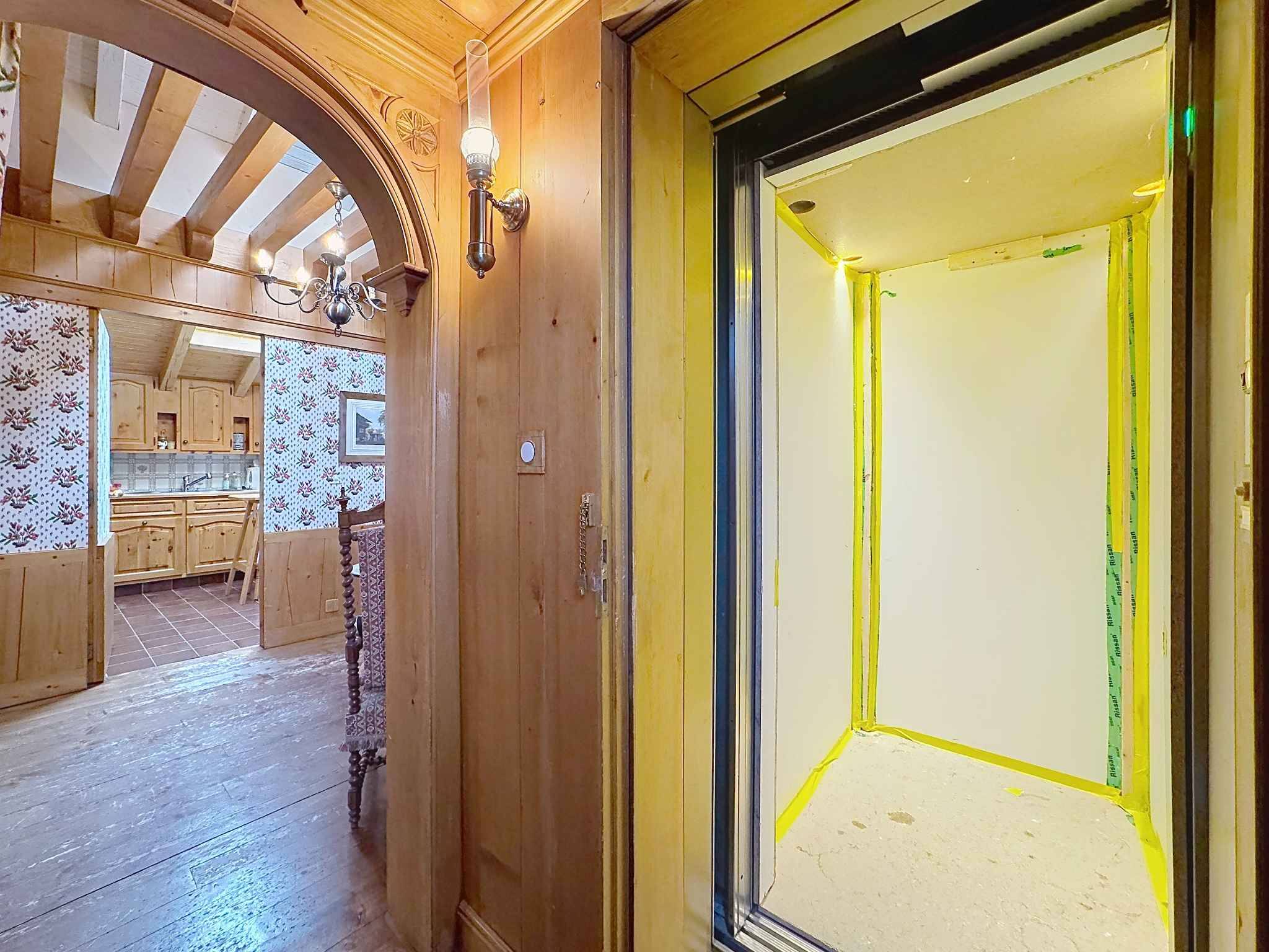 Appartement de 6.5 pièces en attique face au golf avec superbe vue + studio