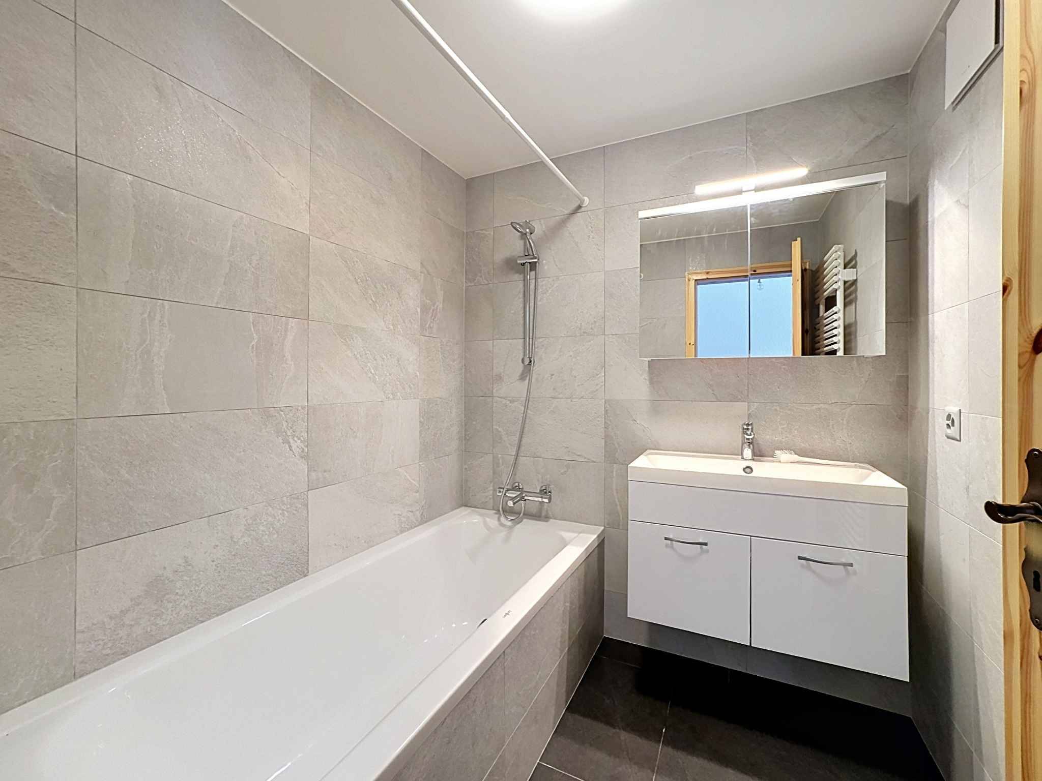 CHALET DE 15,5 PIÈCES
COMPOSÉ DE TROIS APPARTEMENTS INDÉPENDANTS