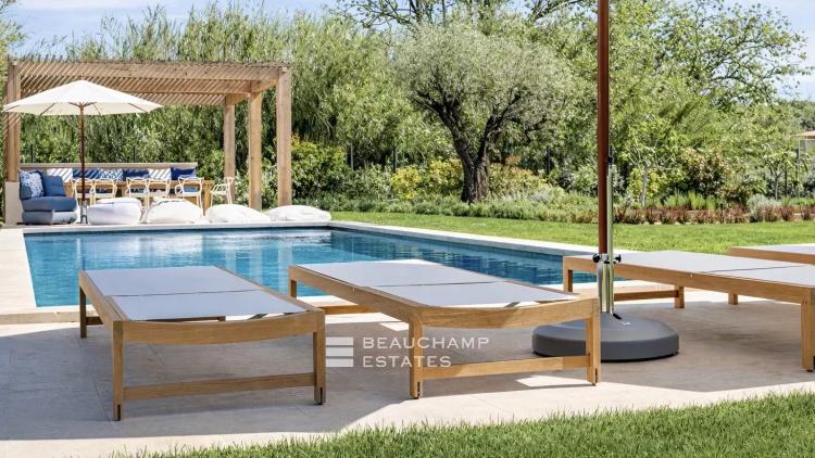 Villa neuve chic à deux pas du centre de Saint-Tropez et de la plage des Canoubiers