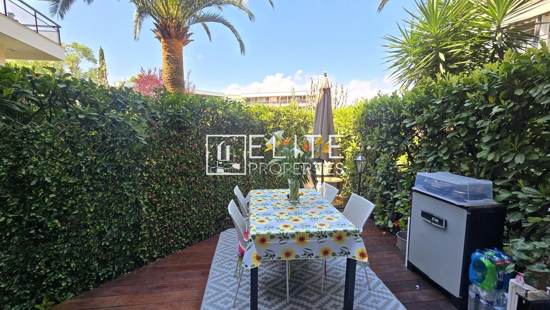 APPARTEMENT 2 PIÈCES DE 33m² + PISCINE, PARKING ET CAVE – MANDELIEU