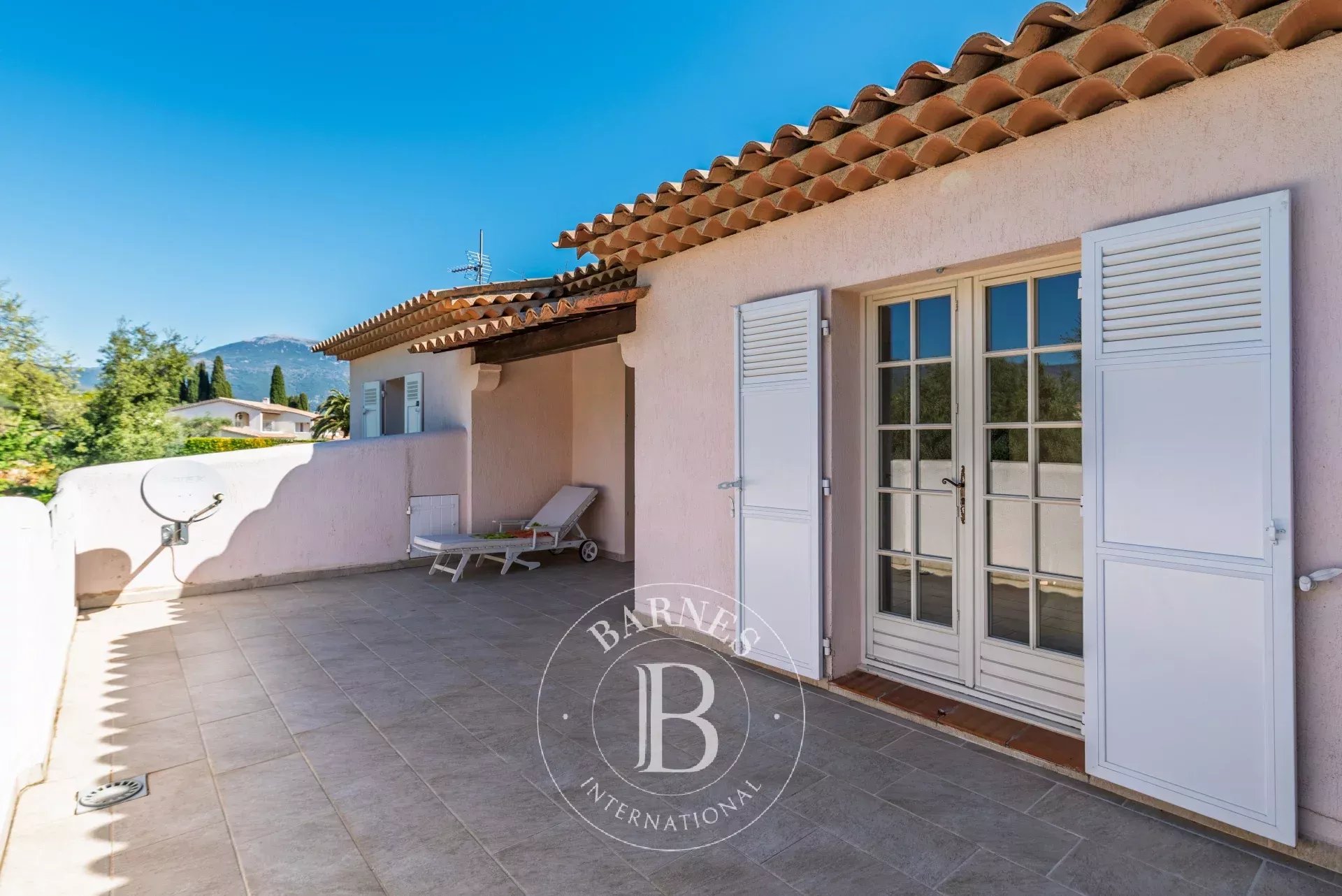 Le Rouret – Villa vue mer, domaine fermé, plein sud, 4 chambres, sous-sol complet