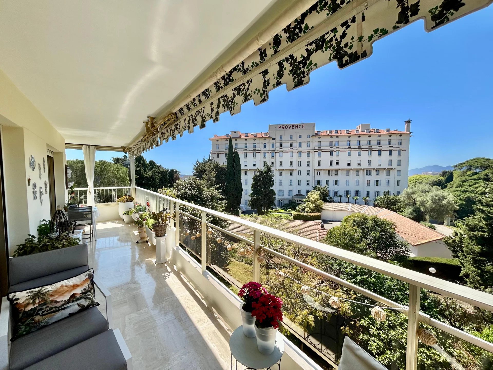 Montrose – Dernier étage avec terrasse, lumineux 4 pièces avec double garage