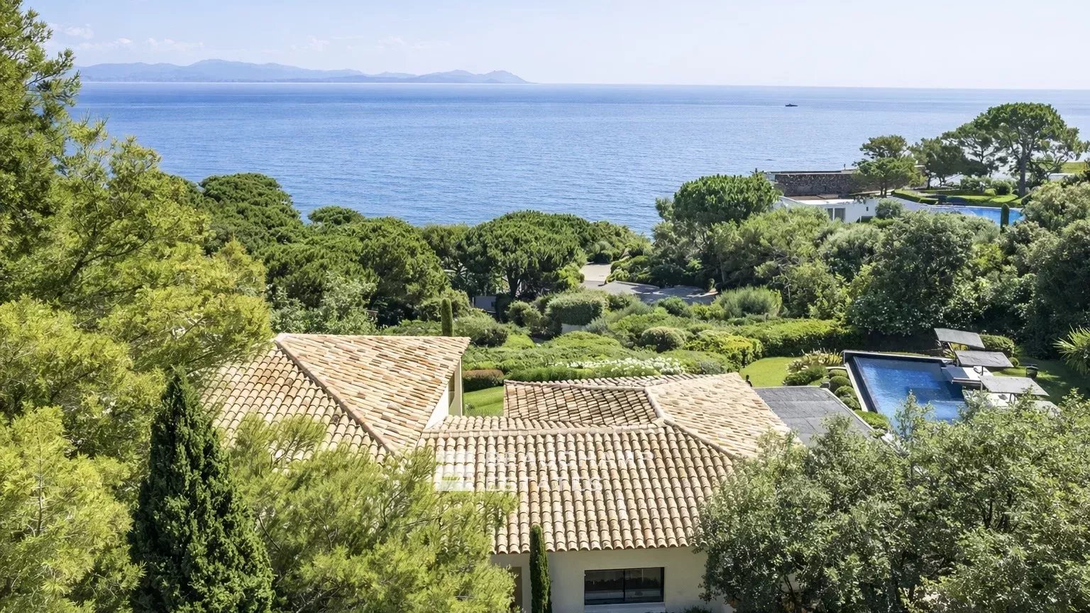 Saint-Tropez Les parcs - Propriété prestigieuse avec accès direct à la mer