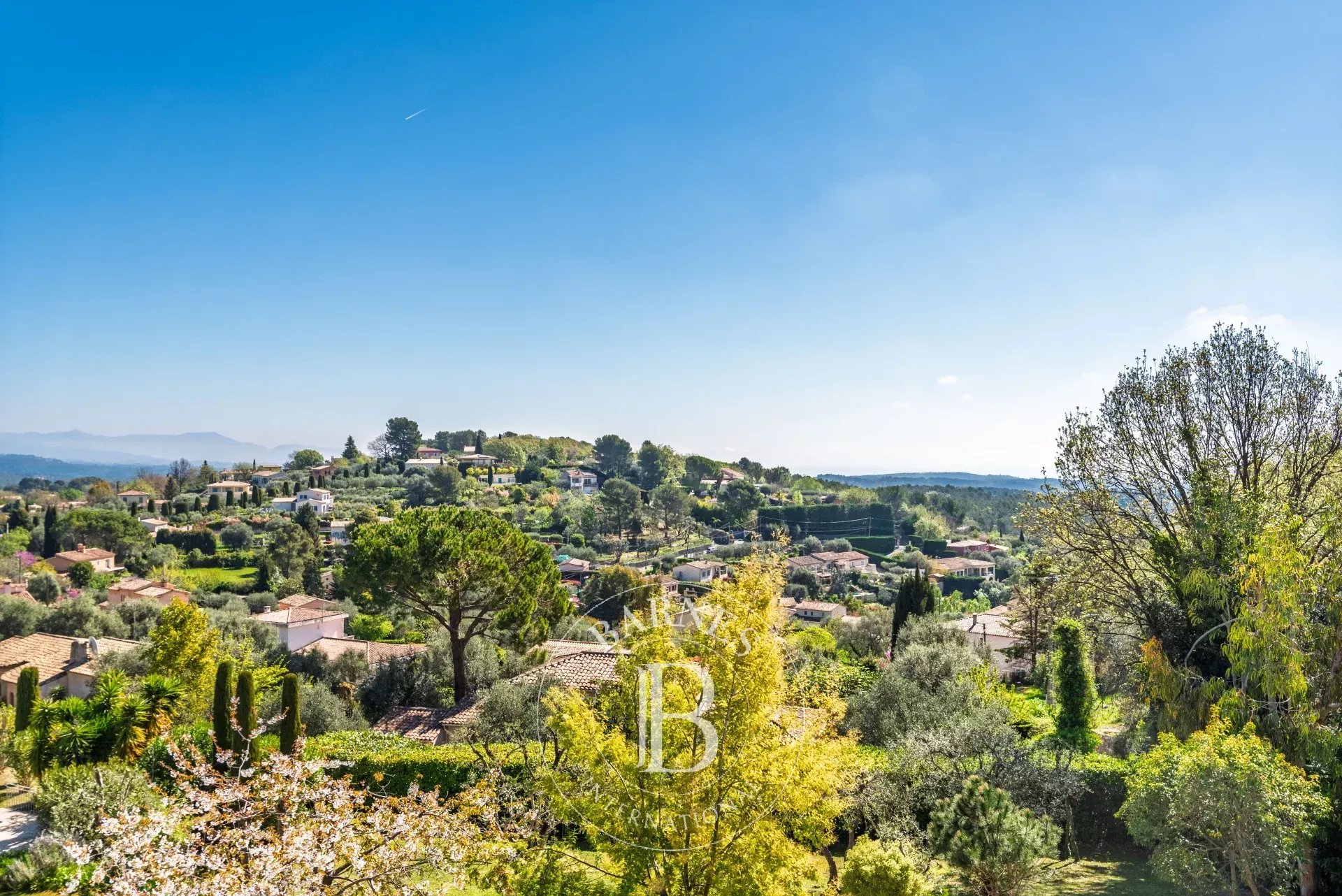 Le Rouret – Villa vue mer, domaine fermé, plein sud, 4 chambres, sous-sol complet