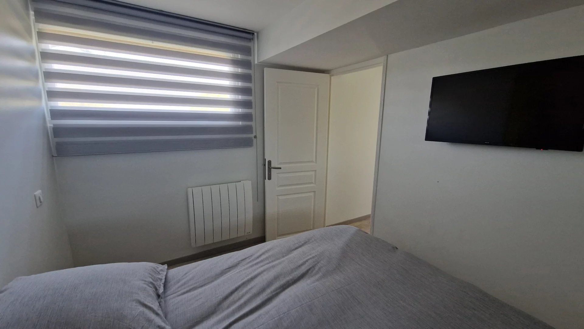 LE CANNET COLLINES - GRAND APPARTEMENT T4 TRAVERSANT - PLEINE VUE MER