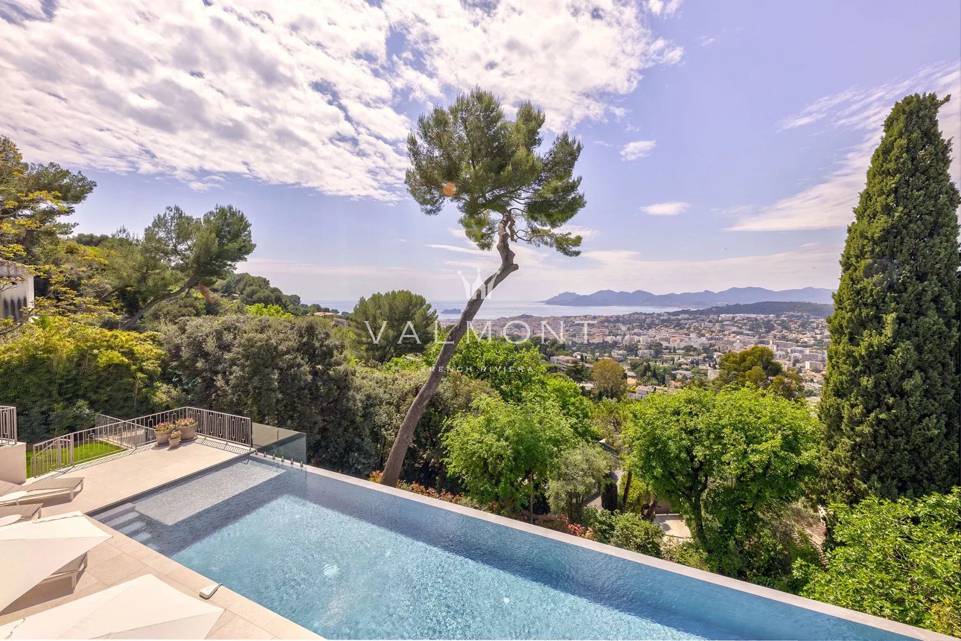 Une élégante maison moderne de 5 chambres à Cannes