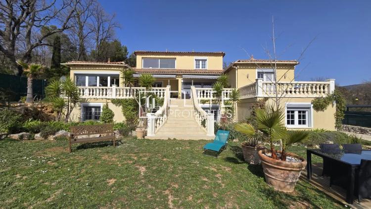 MAISON 9 PIÈCES DE 300 m² + GARAGE – CABRIS