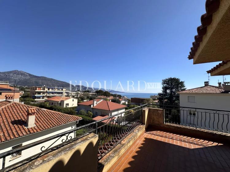 Maison à vendre sur le Plateau du Cap, avec fort potentiel et nombreuses possibilités d’aménagement