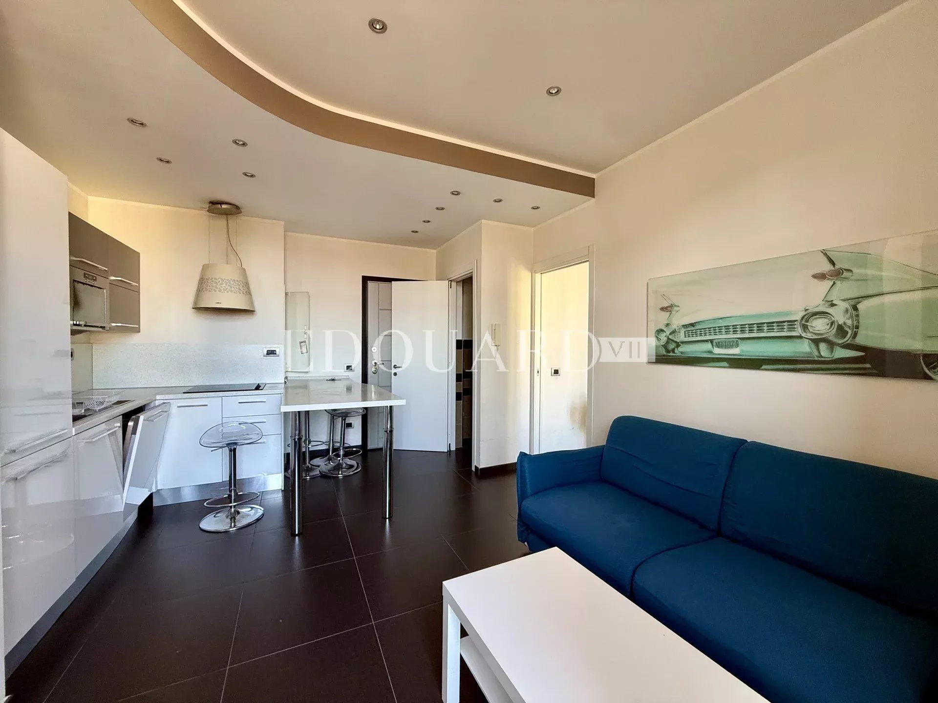 En exclusivité charmant deux pièces à vendre, dans joli immeuble ancien en plein centre de Menton