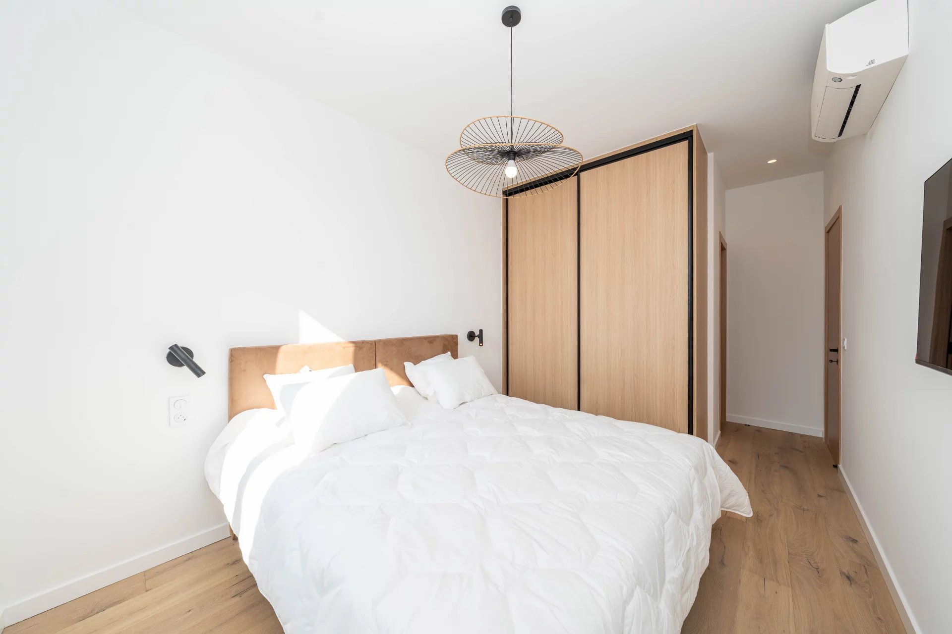 CANNES RUE HOCHE - 4P - DERNIER ETAGE - BALCON - RENOVATION HAUT DE GAMME