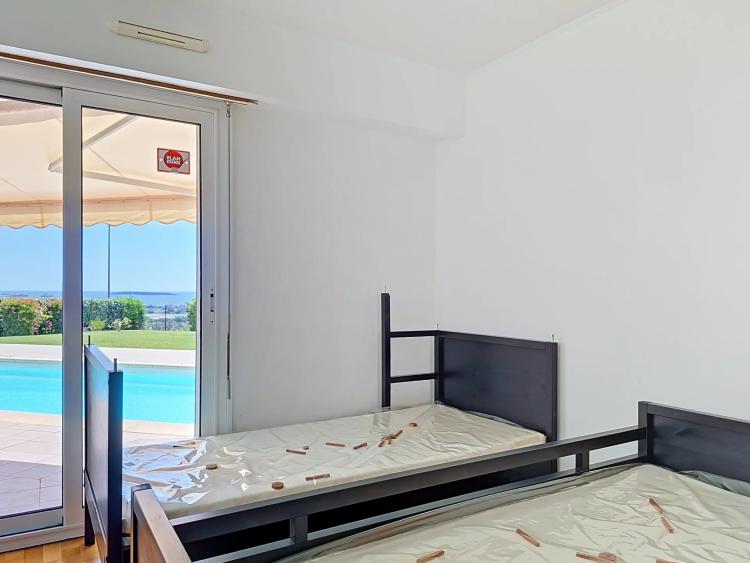VENTE APT-VILLA AVEC VUE PANORAMIQUE, JARDIN PRIVATIF ET PISCINE