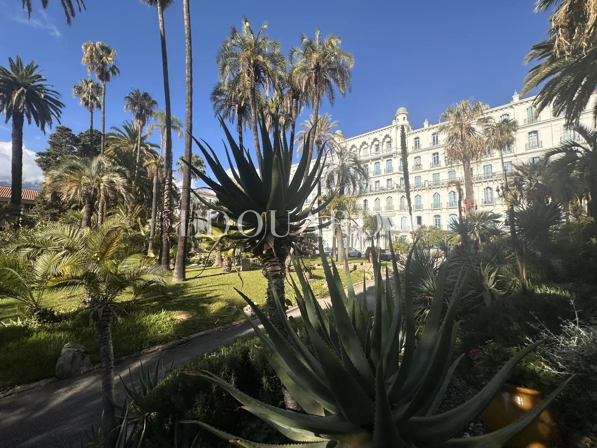 En exclusivité viager occupé sur une tête née en 1947, avec 600.000 € de bouquet plus 470 € de rente mensuelle