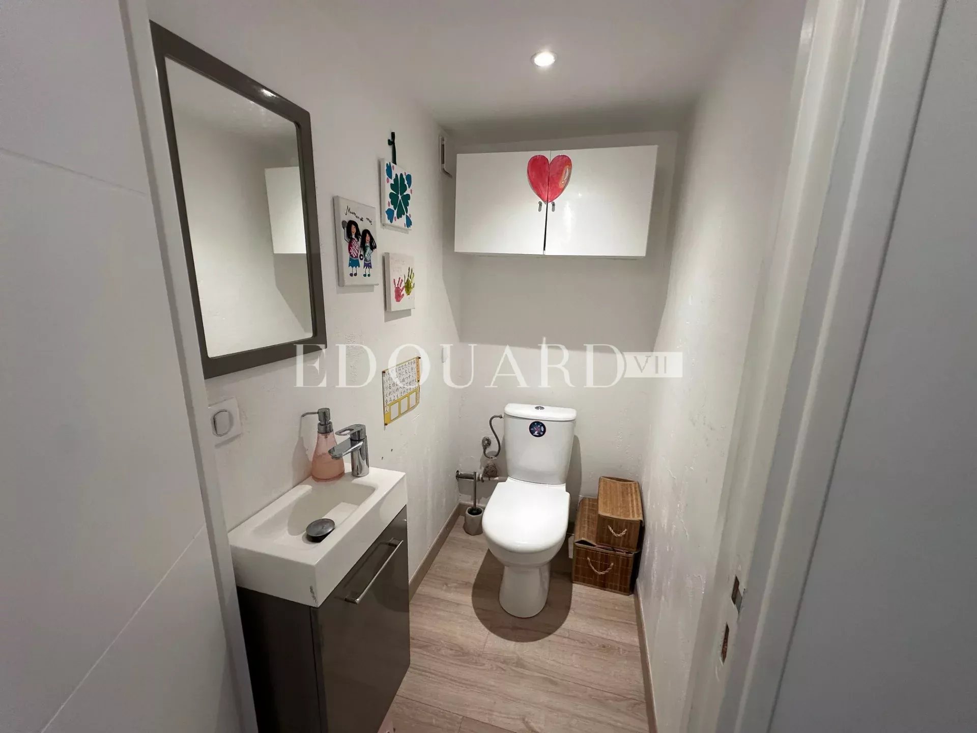 Au cœur du splendie village de La Turbie, à vendre charmant trois pièces entièrement rénové