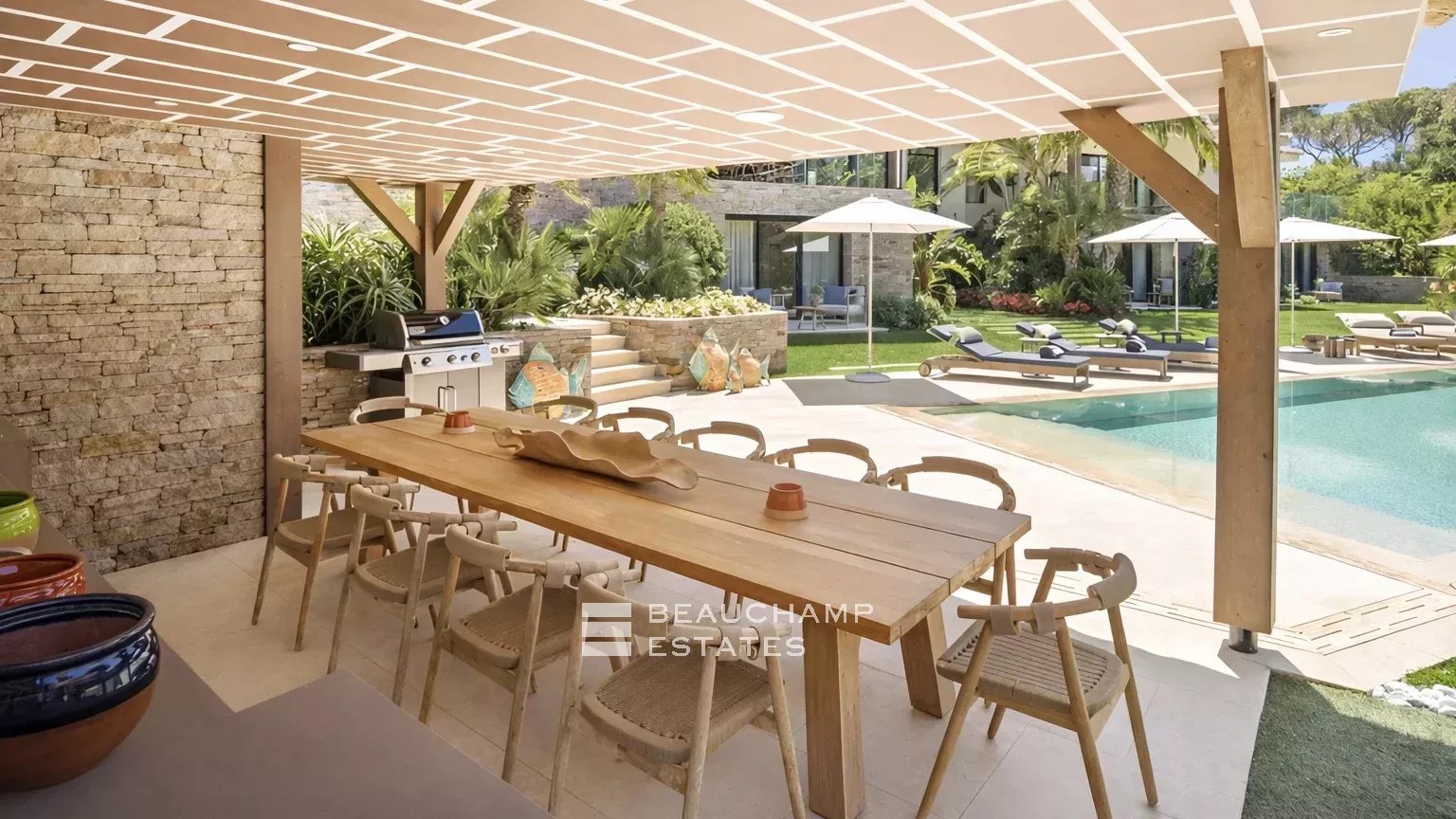 Villa contemporaine ultra luxueuse dans le prestigieux domaine des Parcs de Saint-Tropez.