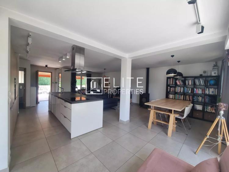 À VENDRE – Maison 5 pièces de plain-pied avec piscine – secteur calme et recherché
