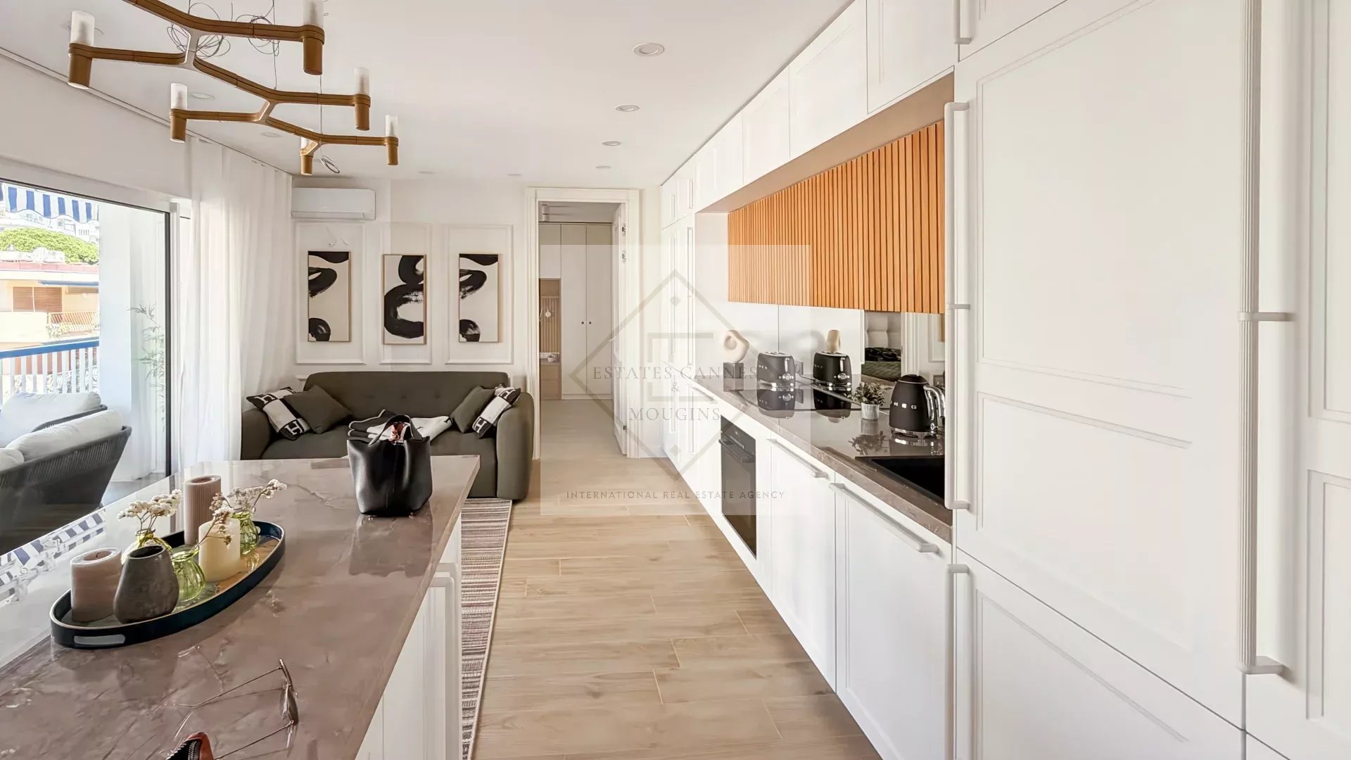 Appartement 3 pièces entièrement rénové – Cannes Palm Beach