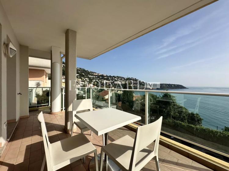 En exclusivité deux pièces avec terrasse, magnifique vue mer panoramique et spacieux parking