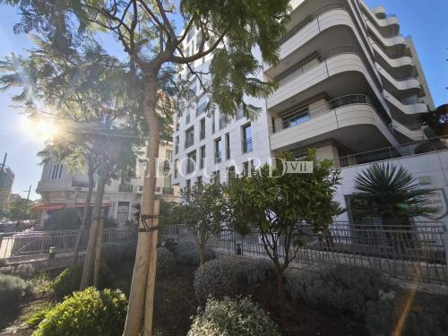 Studio avec terrasse et cave, au cinquième étage d'un immeuble récent dans le carré d'or de Menton