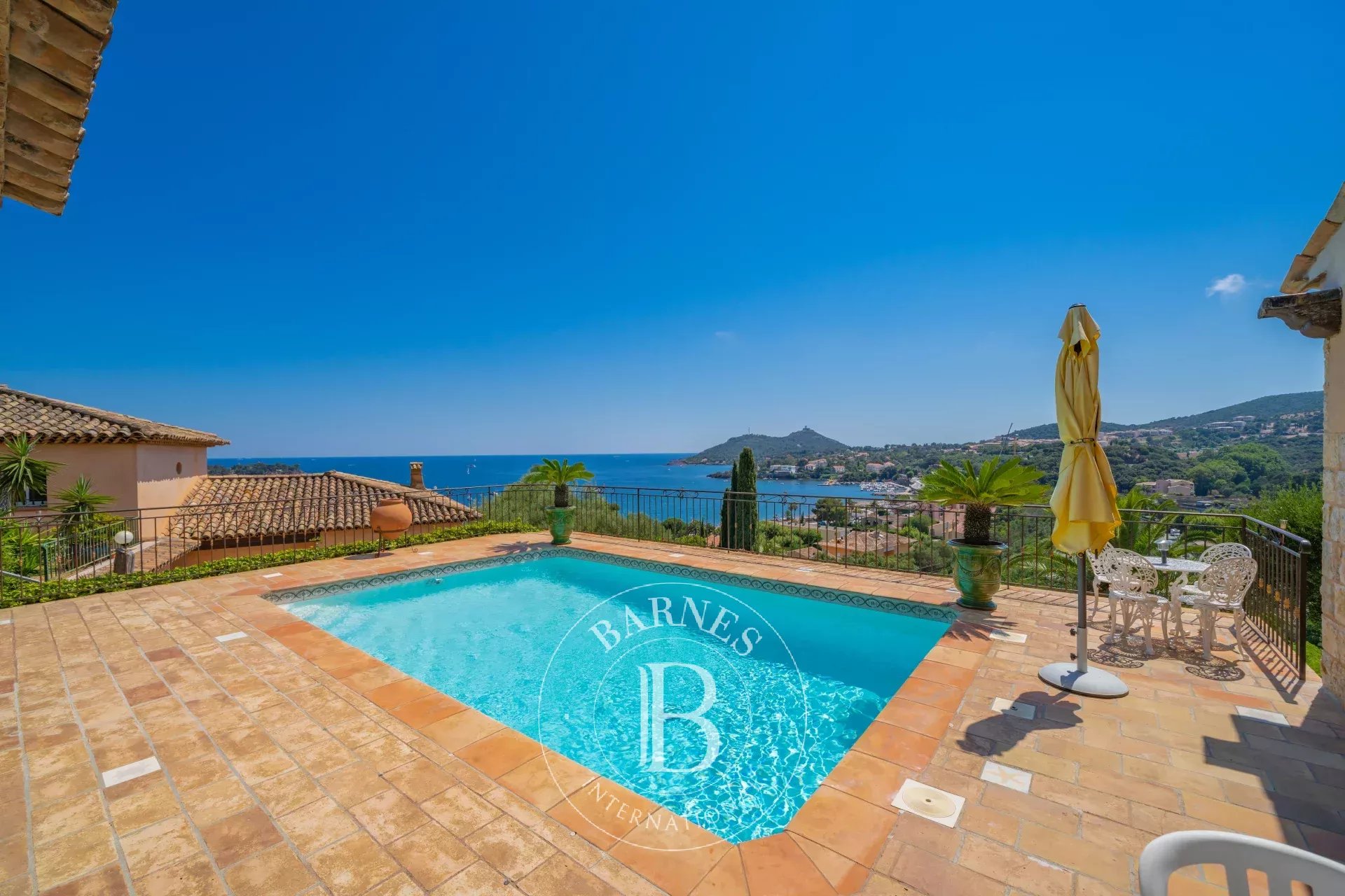 SAINT-RAPHAËL - VILLA FAMILIALE AVEC VUE MER PANORAMIQUE