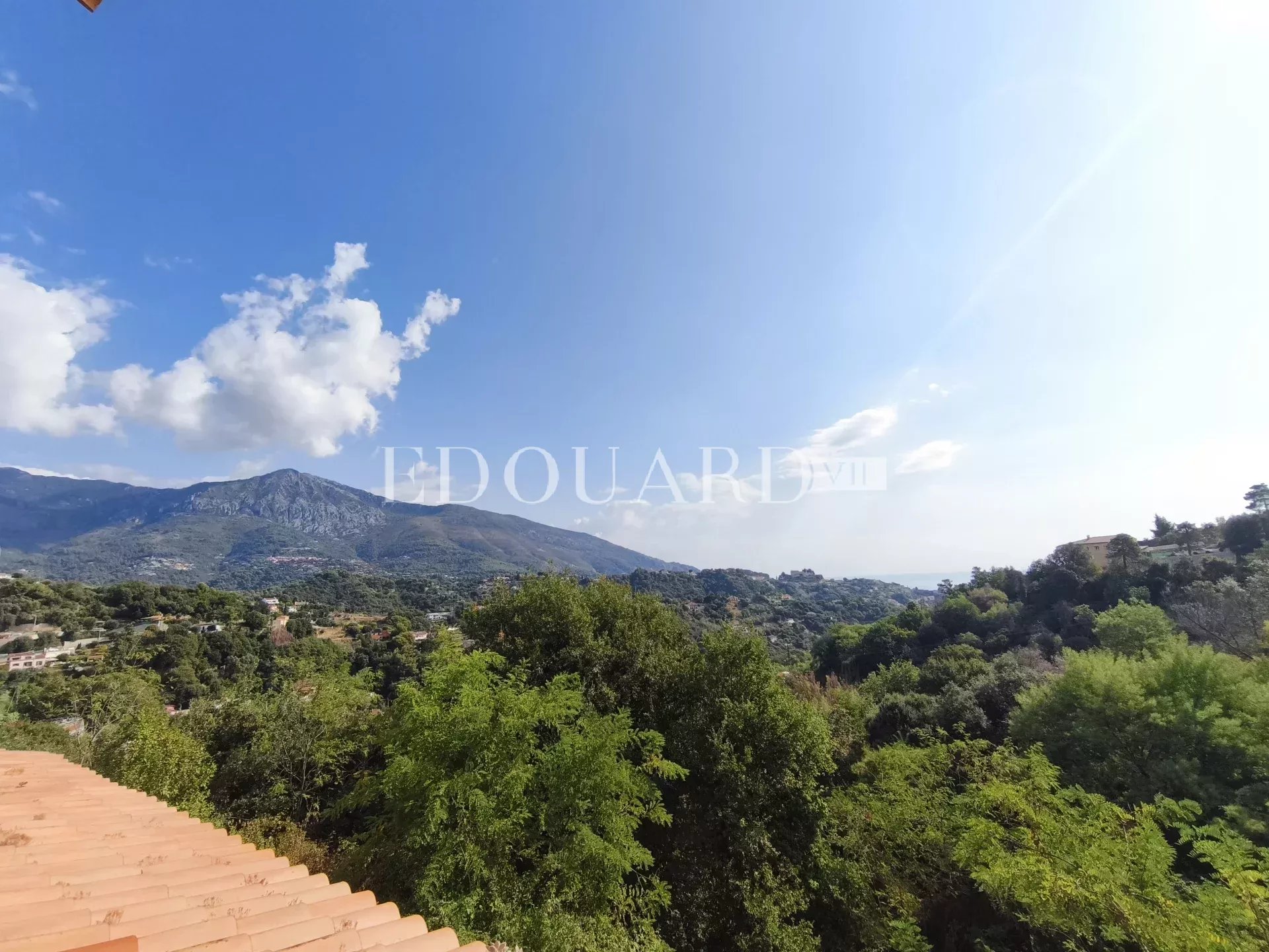 Villa provençale de 350 m² divisée en plusieurs appartements, idéale résidence principale ou investissement locatif