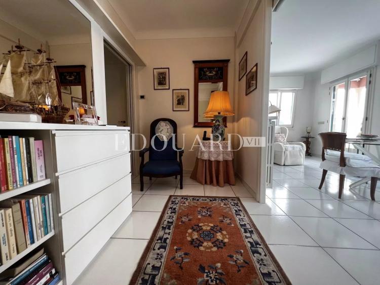 Penthouse avec spectaculaire terrasse et superbe vue mer, au dernier étage d’un splendide immeuble d’époque