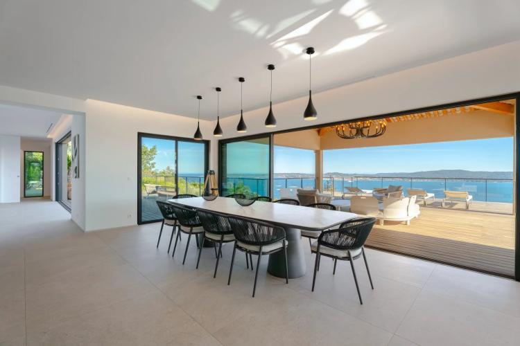 Villa neuve avec vue mer panoramique à vendre à Beauvallon