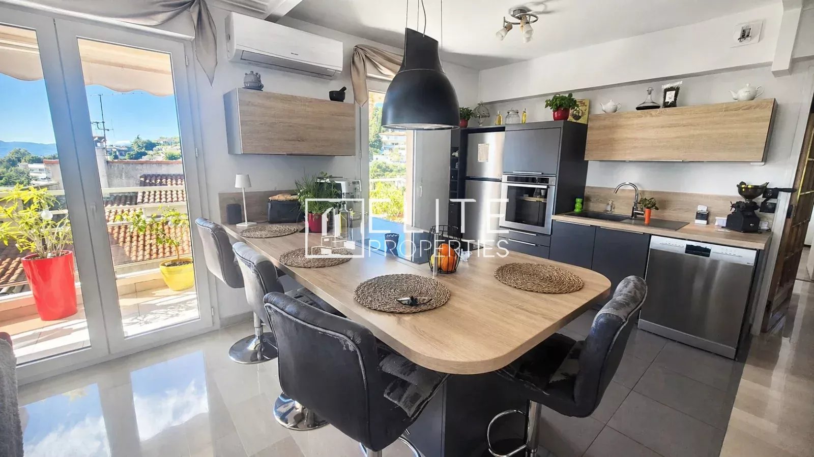 APPARTEMENT 3 PIÈCES 72 m² + GARAGE & CAVE – PISCINE – LE CANNET