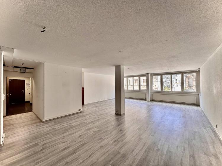 Local commercial de 115 m2 à louer à la Chaux-de-Fonds