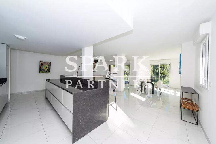 Roqbrune Cap Martin - Moderne appartement de 3 pièces avec jardin