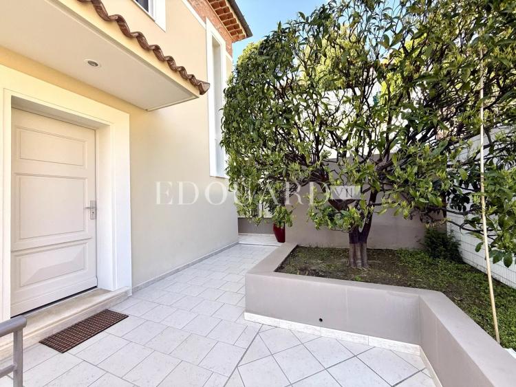 Maison d’exception à vendre avec piscine chauffée, vaste terrasse et belle vue mer panoramique