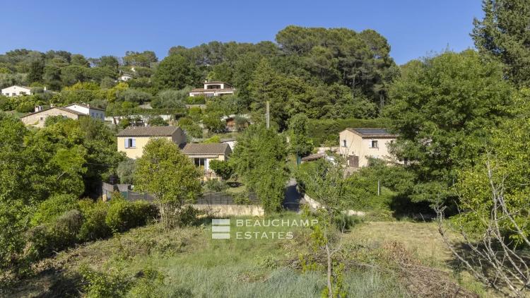Mougins – Terrain avec permis pour villa provençale et piscine
