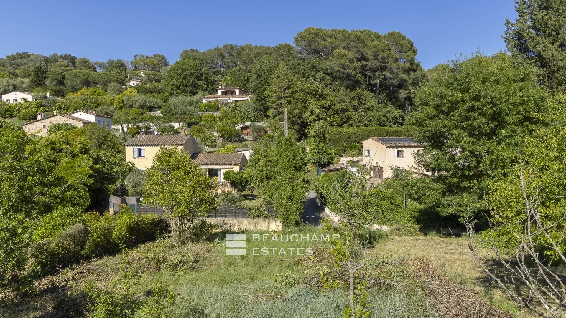 Mougins – Terrain avec permis pour villa provençale et piscine