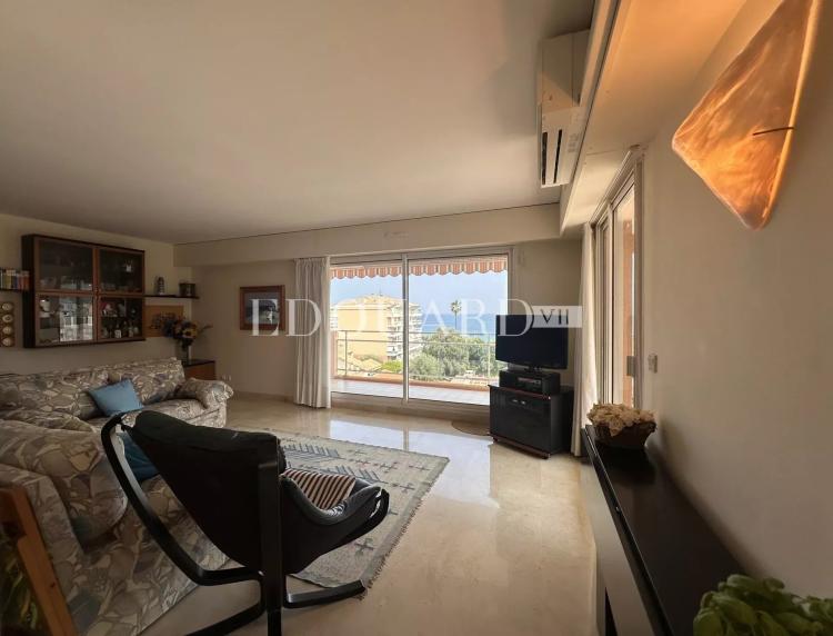 En exclusivité trois pièces avec vaste terrasse, splendide vue mer et double garage, dans immeuble de standing
