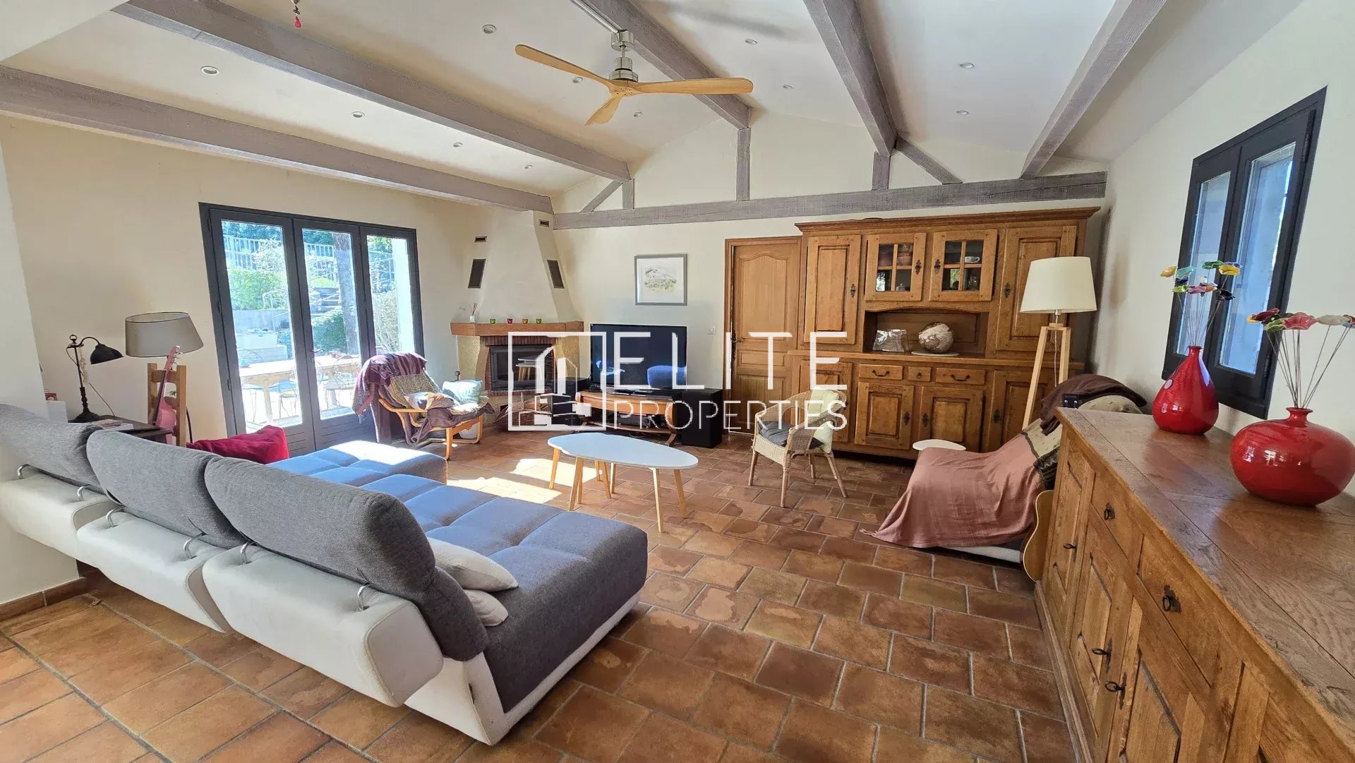 MAISON 6 PIÈCES DE 200 m² AU CALME + PISCINE – MOUANS-SARTOUX