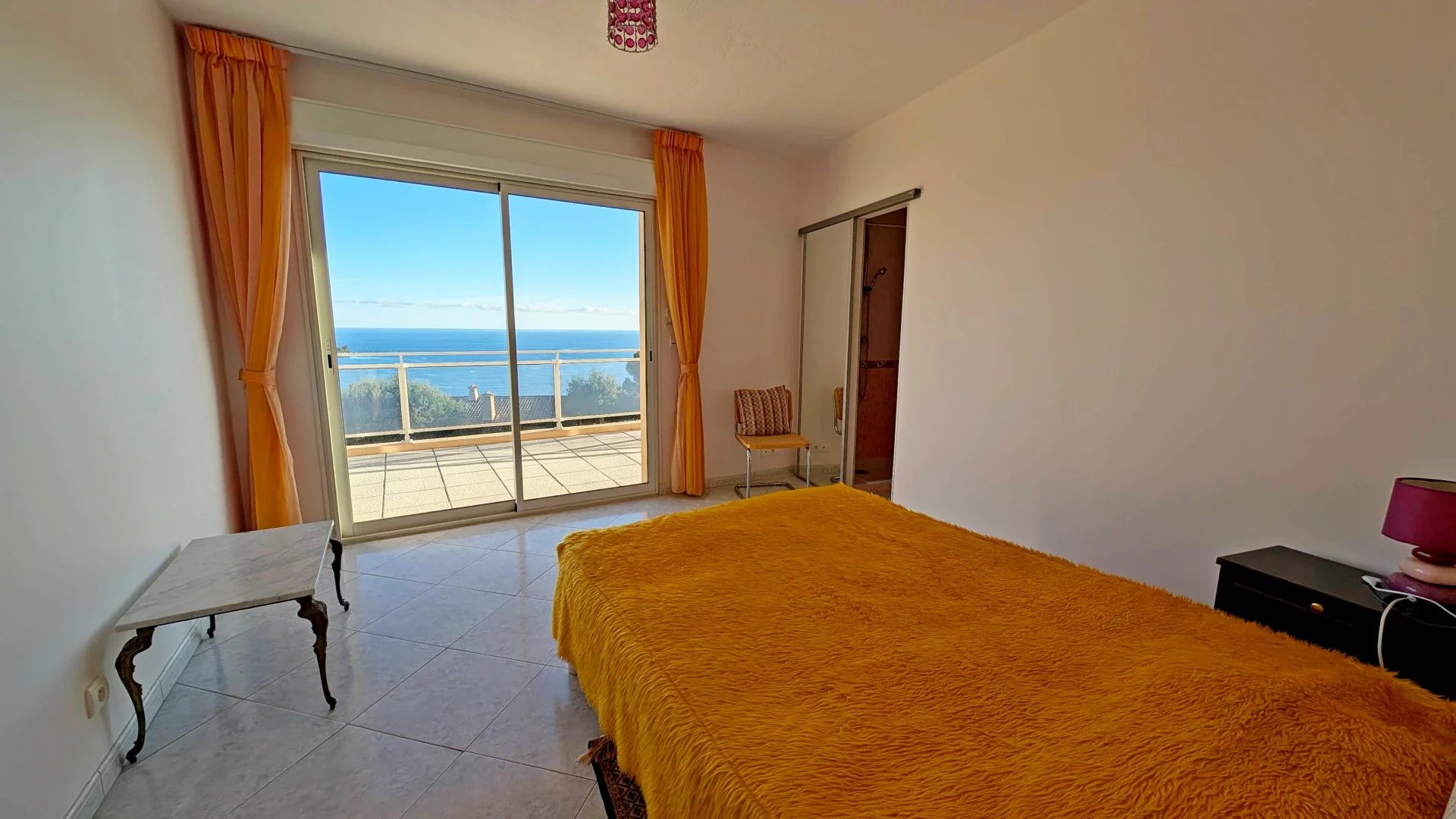 AGAY SAINT RAPHAEL magnifique  villa contemporaine avec vue panoramique sur la mer