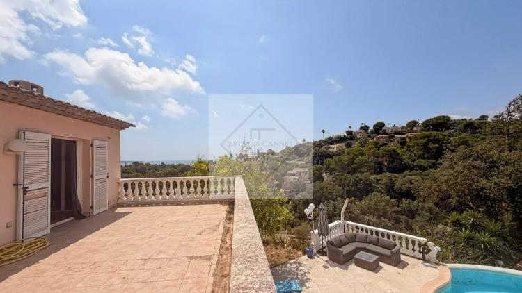 À VENDRE – VILLA DE CHARME VUE MER À ANTIBES, CALME ABSOLU