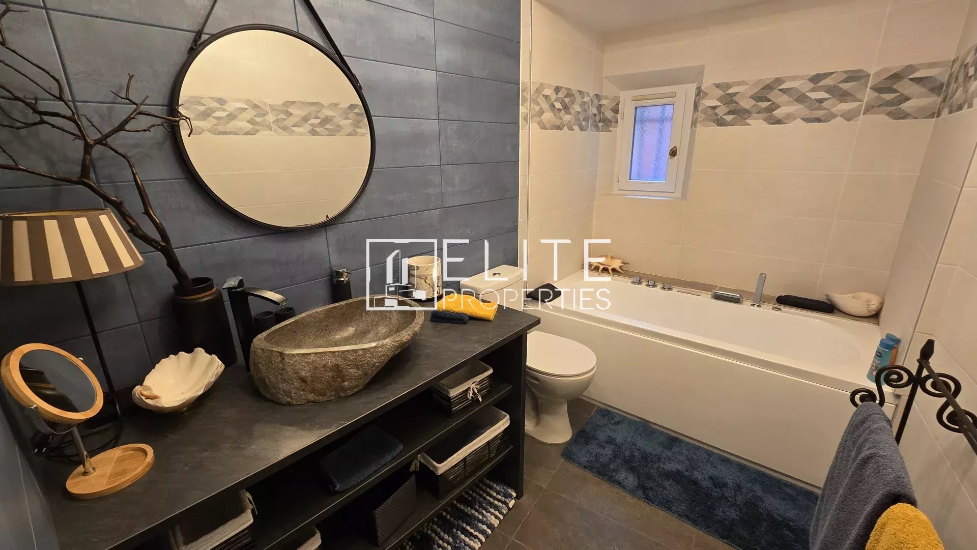 MAISON DE 260 m² – PISCINE CHAUFFÉE – ROQUEFORT-LES-PINS