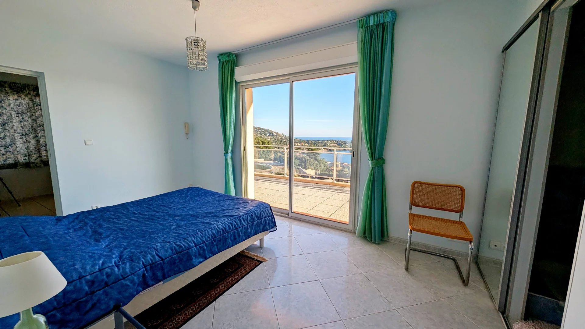 AGAY SAINT RAPHAEL magnifique  villa contemporaine avec vue panoramique sur la mer