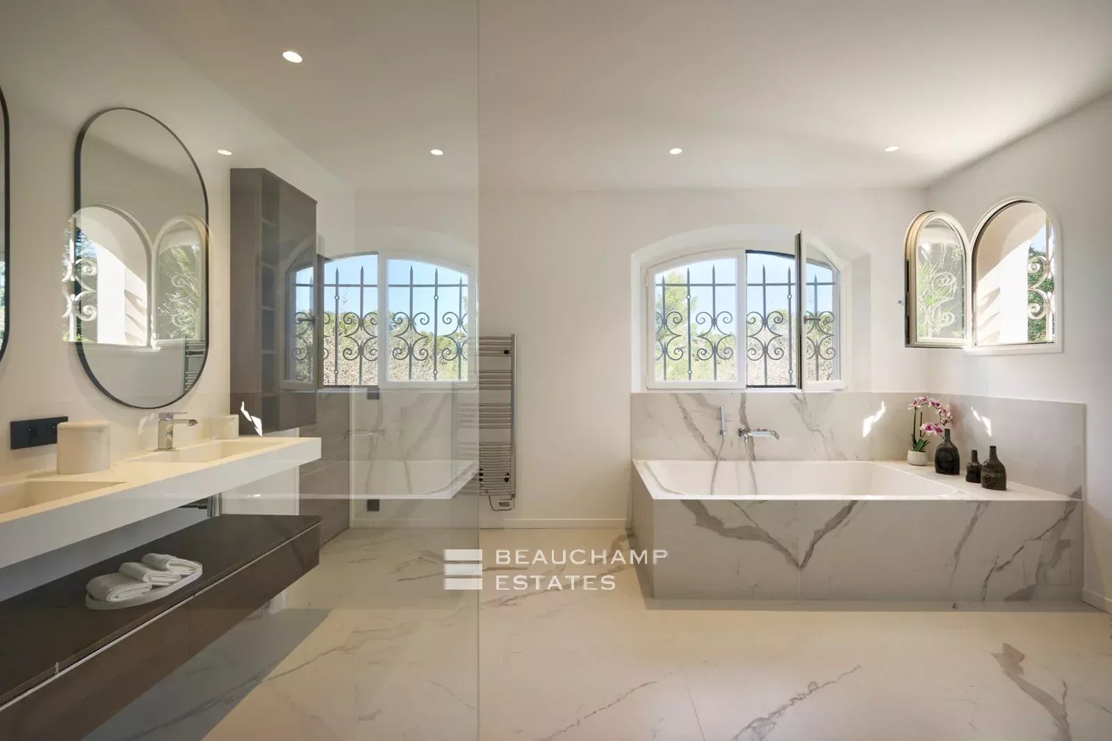 Villa néo-provencale de 5 chambres avec piscine dans un quartier résidentiel de Mougins
