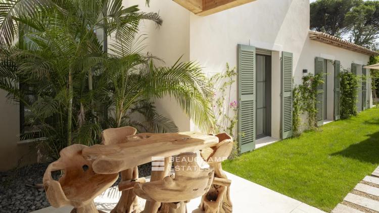 Sublime villa neuve à pieds du centre de Saint-Tropez et de la plage