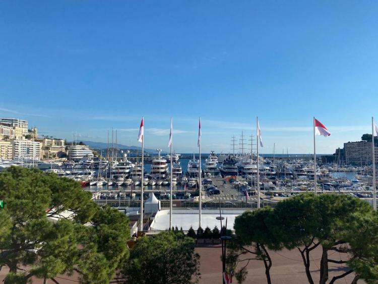 Luxueux et spacieux 2-Pièces en première ligne du Port Hercule