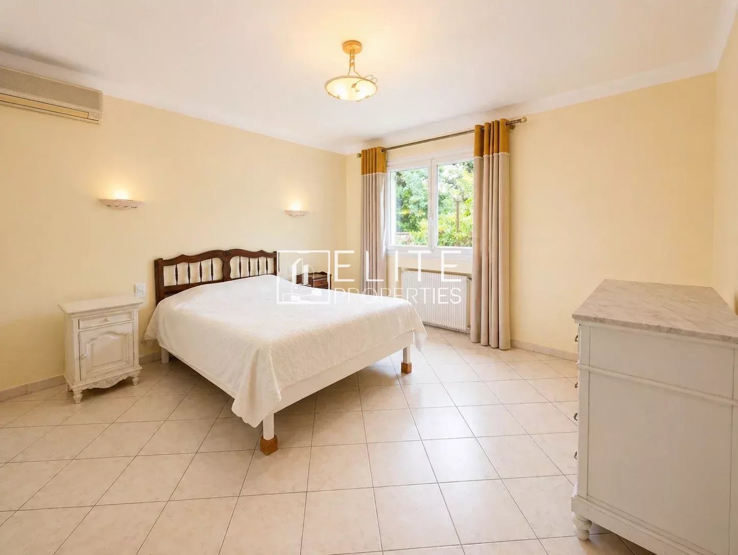LA ROQUETTE SUR SIAGNE , maison de 4 logements sur parcelle de 1990 m²