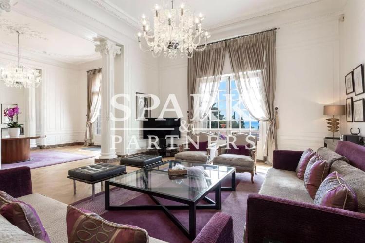 Roquebrune Cap Martin - Villa de prestige limitrophe Monaco