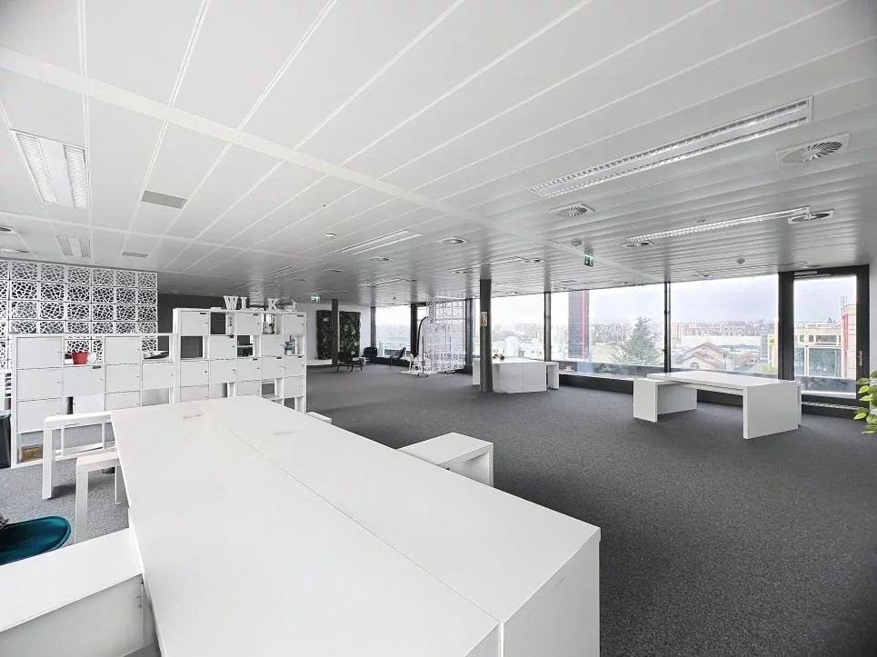 Magnifique espace de travail attique de 570m2 au coeur du Lignon