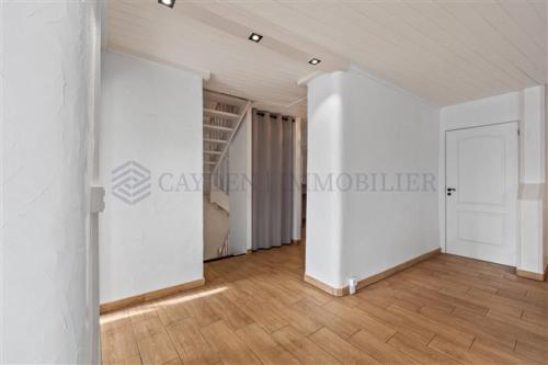 Hervorragende renovierte 5-Zimmer-Wohnung im Herzen der Weinberge