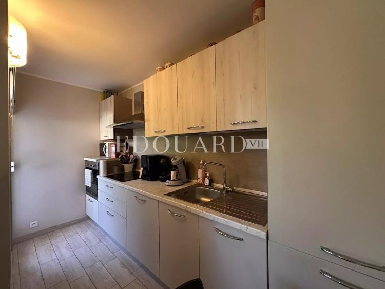 En exclusivité studio en très bon état avec belle terrasse couverte, idéal investissement locatif