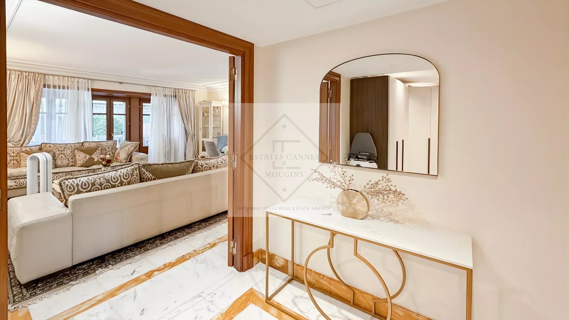 Lumière et Charme Belle Époque, Appartement trois pièces CANNES