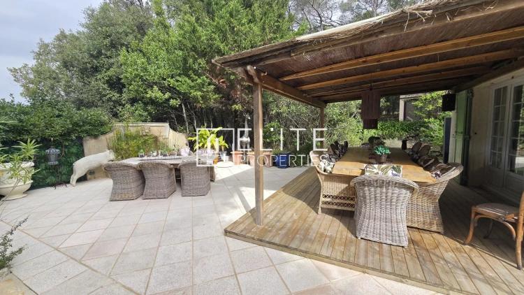 MAISON DE 260 m² – PISCINE CHAUFFÉE – ROQUEFORT-LES-PINS