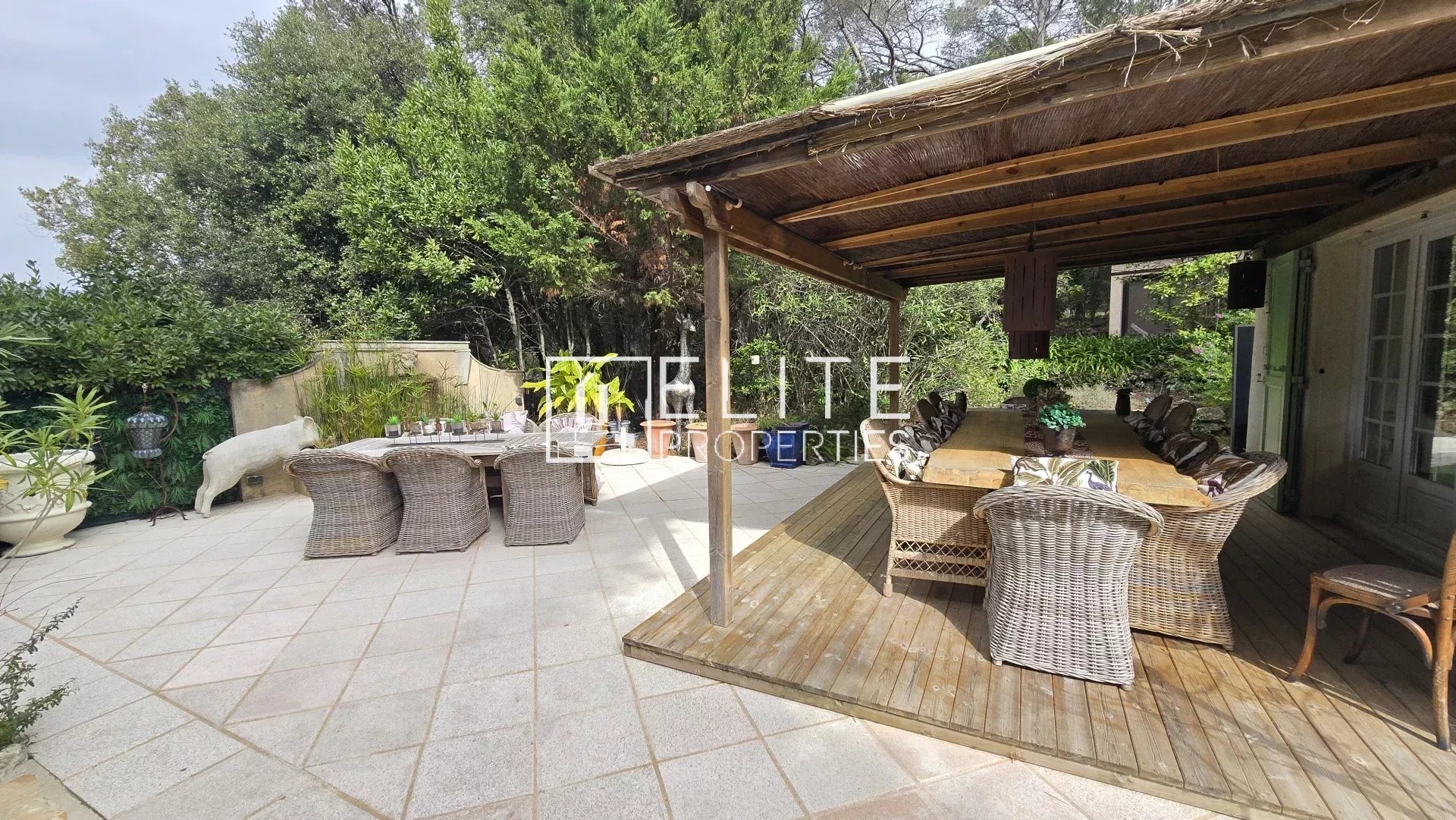 MAISON DE 260 m² – PISCINE CHAUFFÉE – ROQUEFORT-LES-PINS