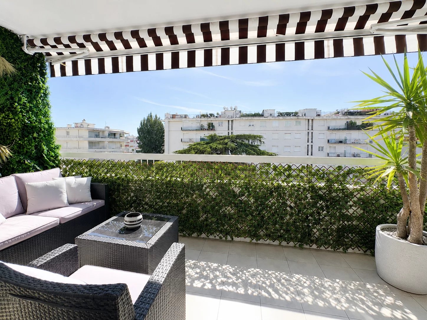 APPARTEMENT T3 AVEC GRANDE TERRASSE D'ANGLE BANANE